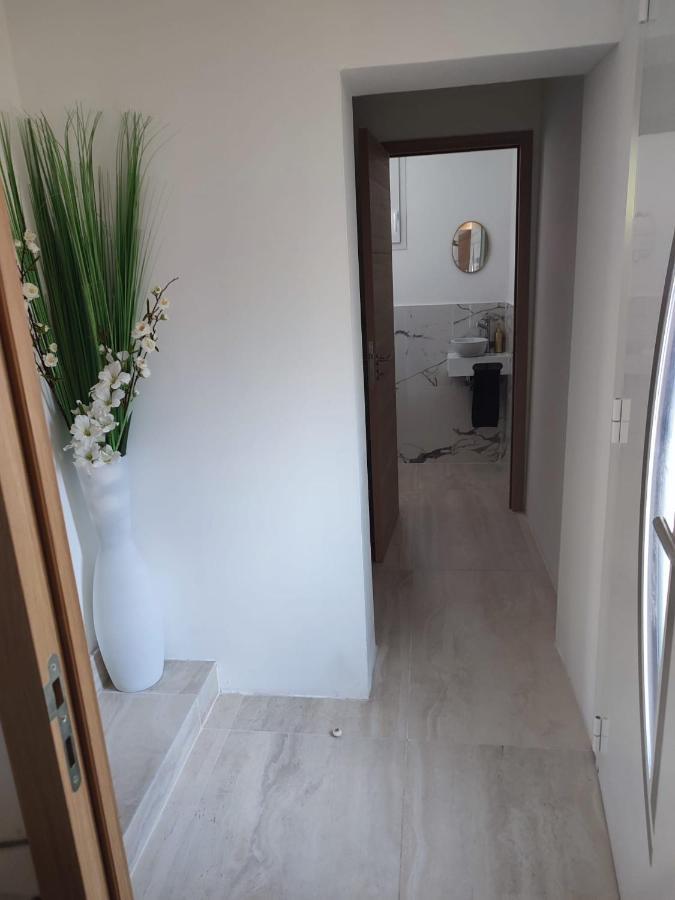 Magnifique Appartement 2 Chambres Avec 50 M2 De Jardin Privatif 라 크라우 외부 사진